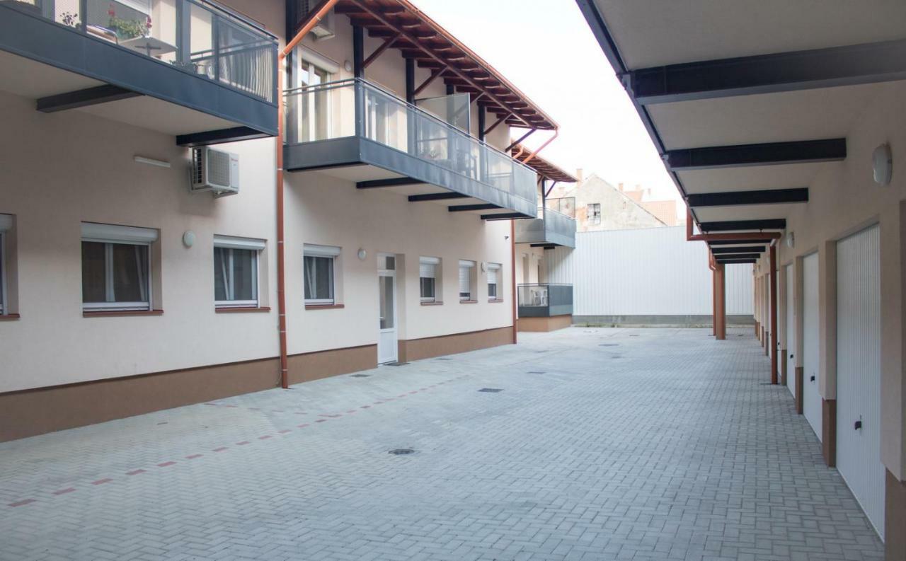 Trika Apartman Шарвар Екстер'єр фото
